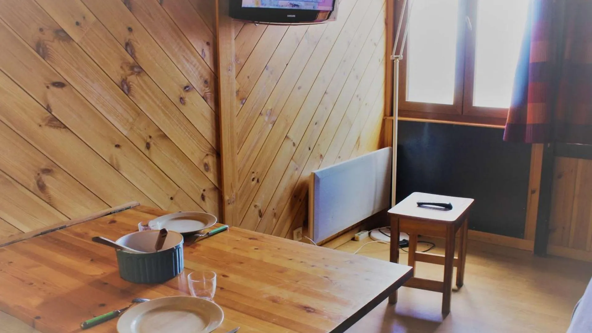 Studio Cosy En Front De Neige A Risoul 1850, Acces Direct Aux Pistes Et Commodites, 2 Couchages - Fr-1-330-493